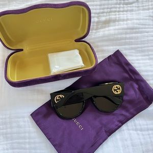 GUCCI sunglasses black frame GG logo